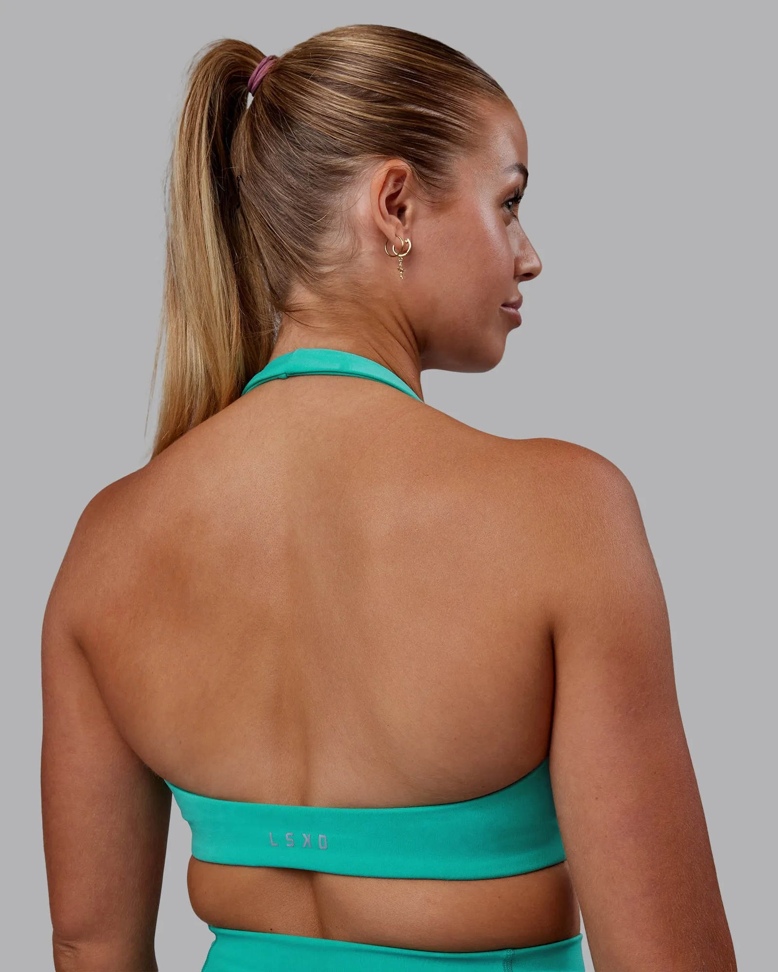 Sure! Here’s an optimized title for the Challenger Sports Bra - Turquoise Tide:

**Challenger Performance Sports Bra in Vibrant Turquoise Tide**