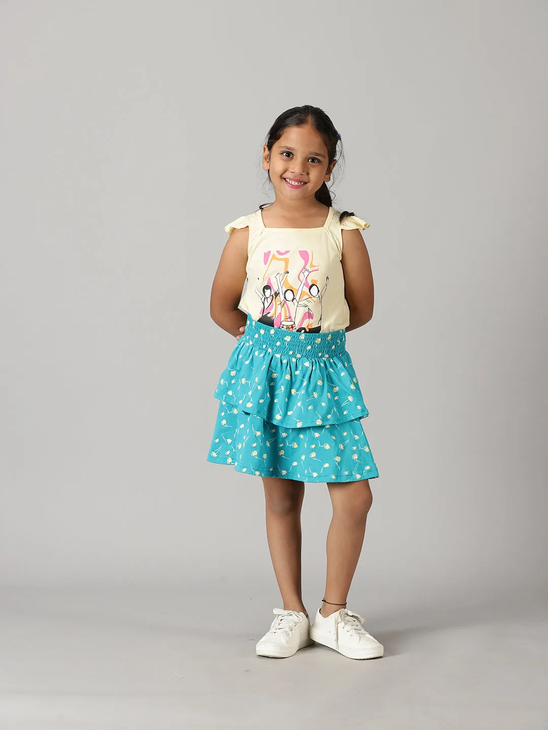 Girls Frill Sleeve Square Neck Tee With AOP Printed Layerd Skirt Set